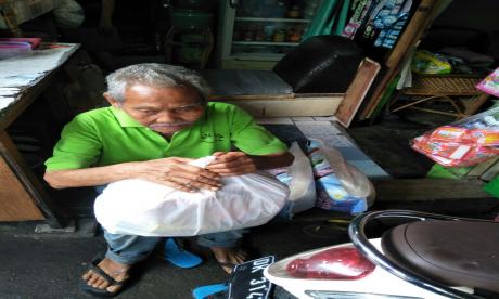 Penyerahan Bantuan Logistik