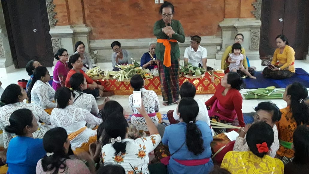 PELATIHAN MEMBUAT BANTEN