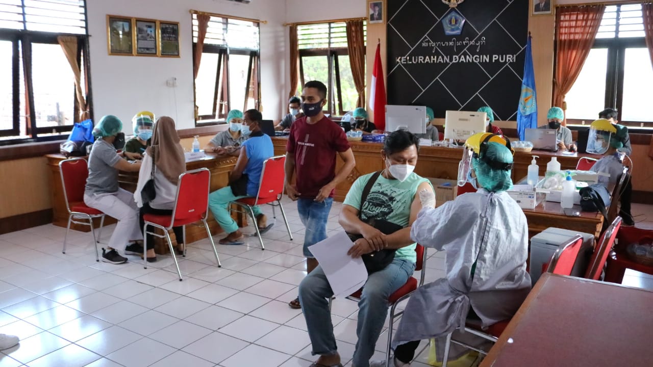 VAKSINASI MASSAL II KELURAHAN DANGIN PURI